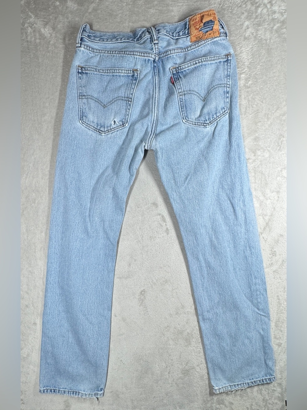 Levi’s Vintage Men’s 505 Straight Fit 100% Cotton Worn In Denim Blue Jeans 32x30